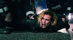 Szenenfoto und Link zum Trailer