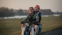 Szenenfoto und Link zum Trailer
