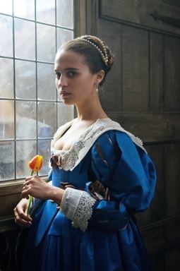 Szenenfoto: Sophia mit Tulpe